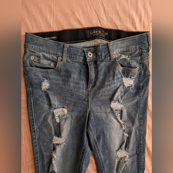 Distressed jeans - Picture 2 of 5